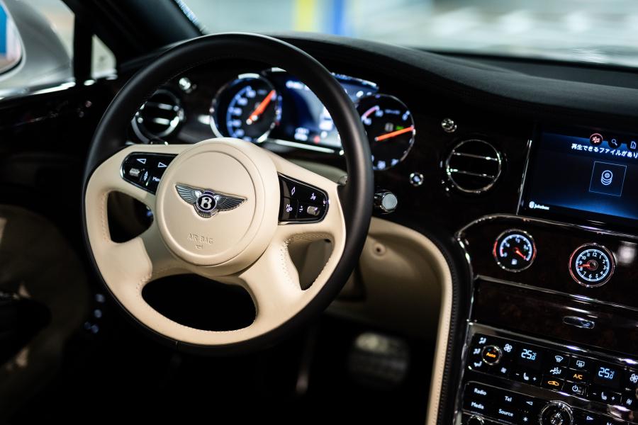 Панель приборов Bentley Mulsanne 2016 года  (JP) (фото 13 из 19)